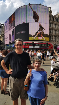 Chris and Katie rocking' Picadilly Circus.